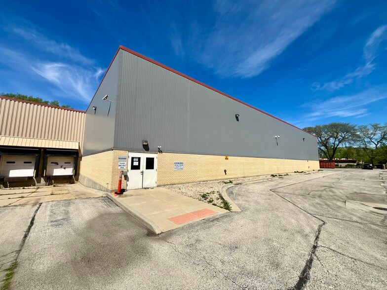 6451 Main St, Morton Grove, IL for lease - Building Photo - Image 1 of 6