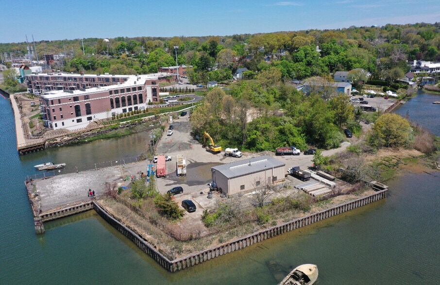 100 Shore Rd, Glenwood Landing, NY à vendre - Photo du bâtiment - Image 2 de 2