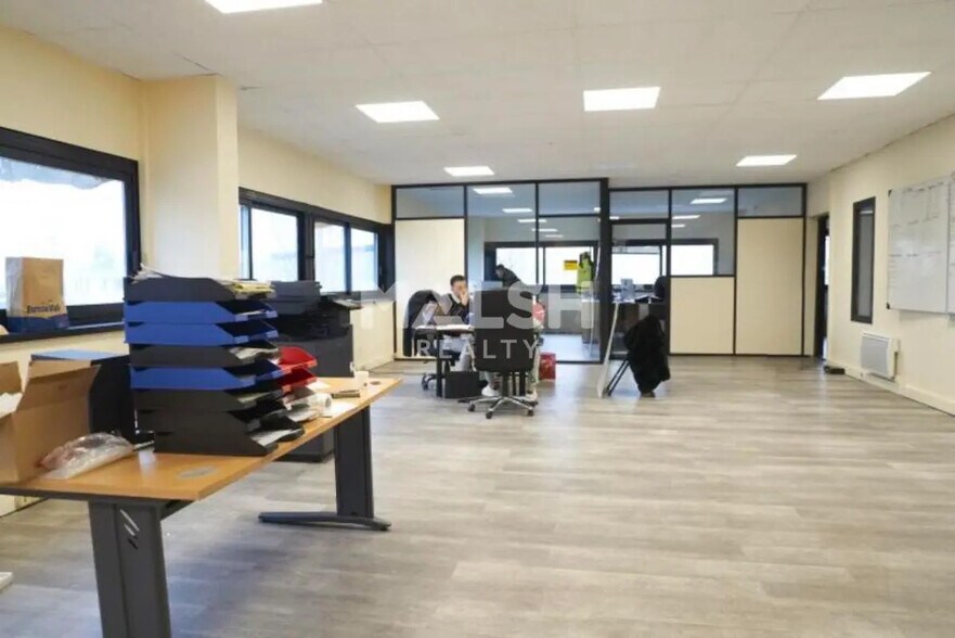 Office in Chassieu for lease - Interior Photo - Image 3 of 5