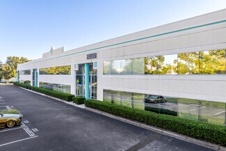Plus de détails pour 7507 Kingspointe Pkwy, Orlando, FL - Industriel à louer