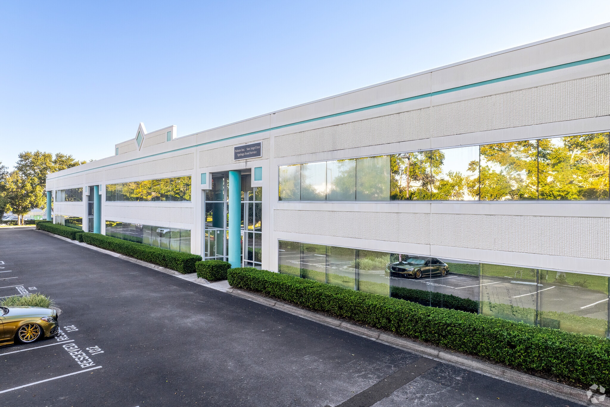 7507 Kingspointe Pkwy, Orlando, FL for lease Primary Photo- Image 1 of 7