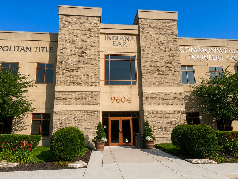 9604 Coldwater Rd, Fort Wayne, IN à louer - Photo du bâtiment - Image 2 de 4