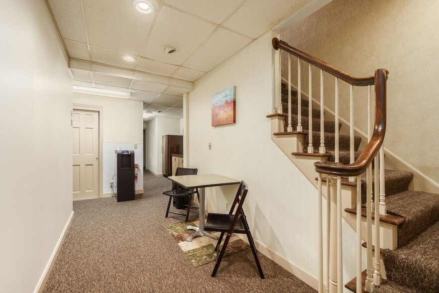 261 W Johnstown Rd, Columbus, OH for lease - Building Photo - Image 2 of 42