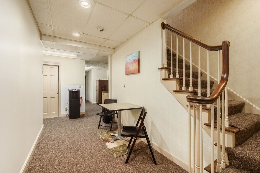 261 W Johnstown Rd, Columbus, OH à louer - Photo du bâtiment - Image 2 de 42