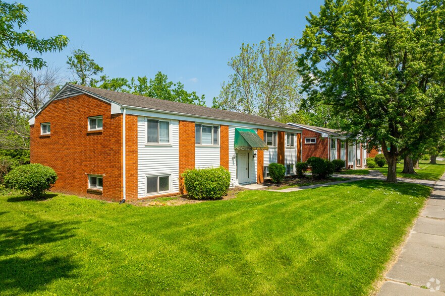 4824 Northcrest Dr, Fort Wayne, IN for sale - Primary Photo - Image 1 of 17