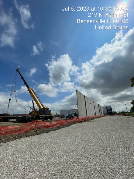 220 N York Rd, Bensenville, IL for lease - Building Photo - Image 3 of 9