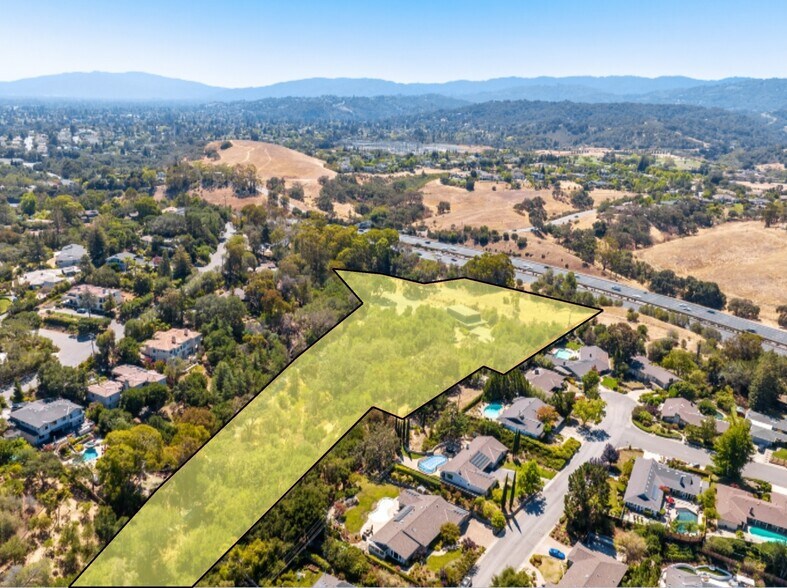 2100 Woods Ln, Los Altos, CA à vendre - Photo du bâtiment - Image 2 de 12