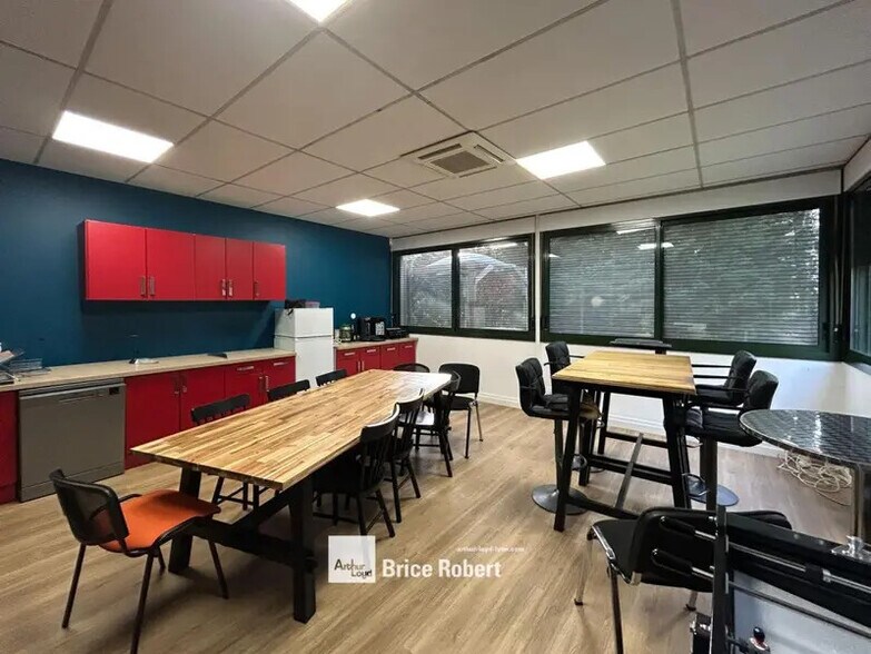 15 Rue Jean-Elysée Dupuy, Champagne-au-Mont-d'Or à louer - Photo intérieure - Image 3 de 16