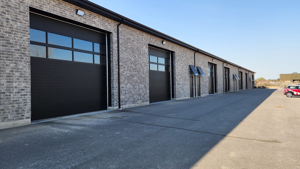 2110 Fasan Dr, Tecumseh, ON à louer - Photo du bâtiment - Image 3 de 9