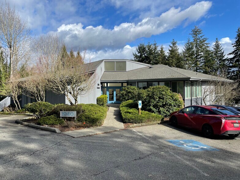 1940 116th Ave NE, Bellevue, WA à louer - Photo du bâtiment - Image 2 de 5