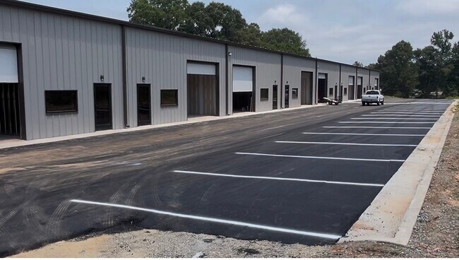 Plus de détails pour 585 Chatham St, Sanford, NC - Local d'activités à louer