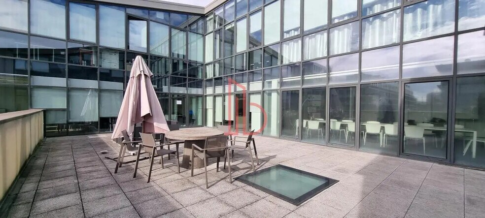 Office in Bordeaux for lease - Building Photo - Image 1 of 4