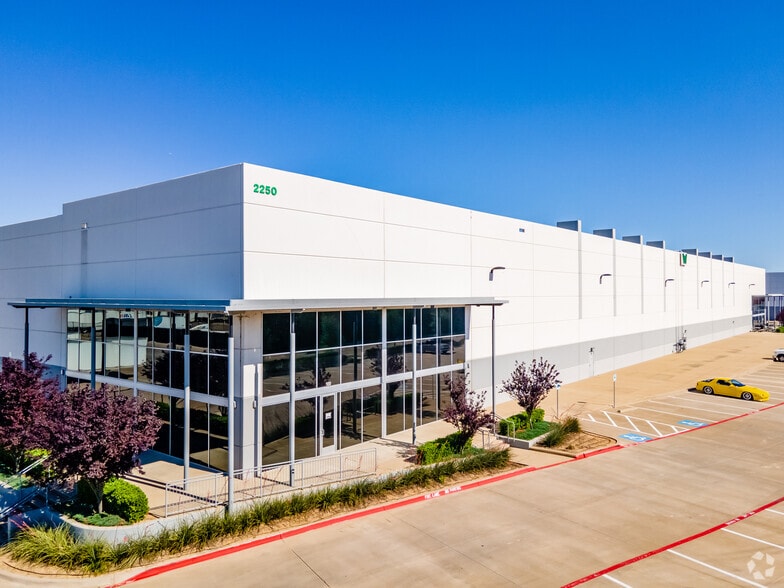 2250 Lion Country Pky, Grand Prairie, TX à louer - Photo du bâtiment - Image 3 de 17