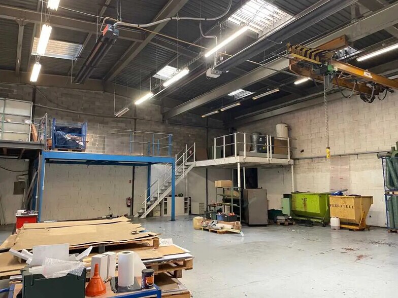 Local d'activités dans Saint-Priest à vendre - Photo intérieure - Image 1 de 6