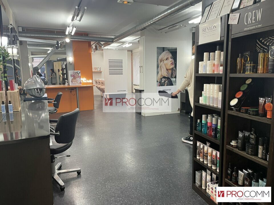 Retail in Chartres for lease Interior Photo- Image 1 of 5