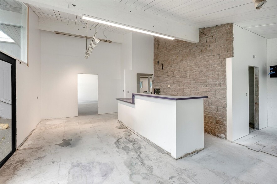 13045 Lake City Way NE, Seattle, WA for sale - Building Photo - Image 2 of 11