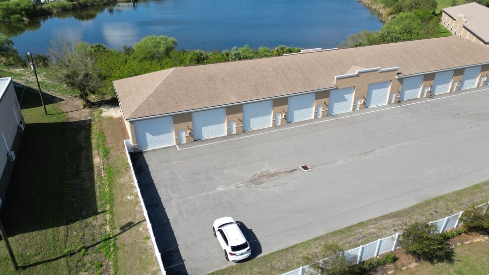 3921 Taylor, Punta Gorda, FL à vendre - Photo du bâtiment - Image 2 de 9