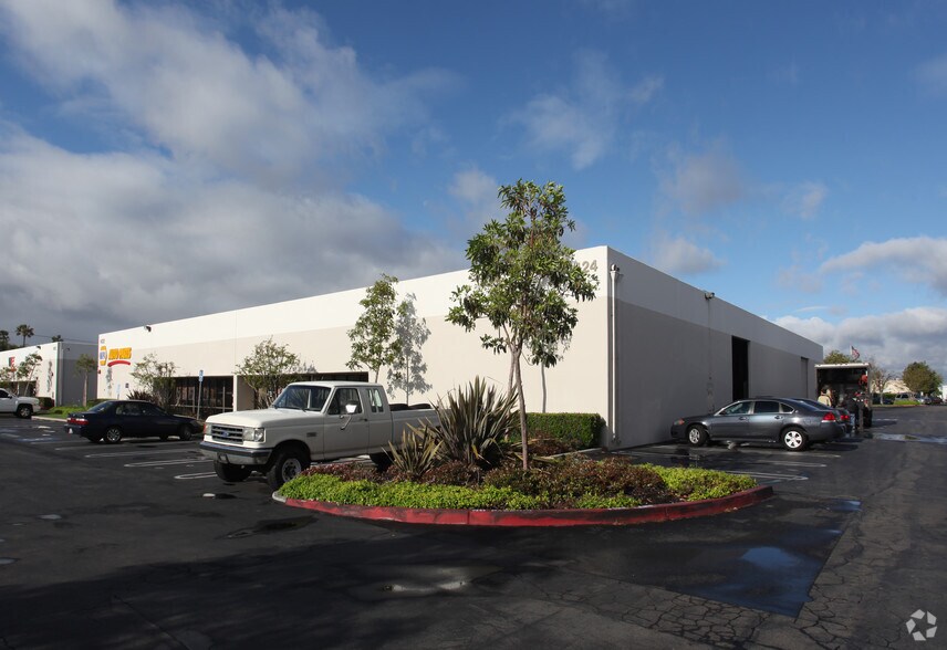 1422-1424 N Batavia St, Orange, CA à louer - Photo du bâtiment - Image 3 de 4