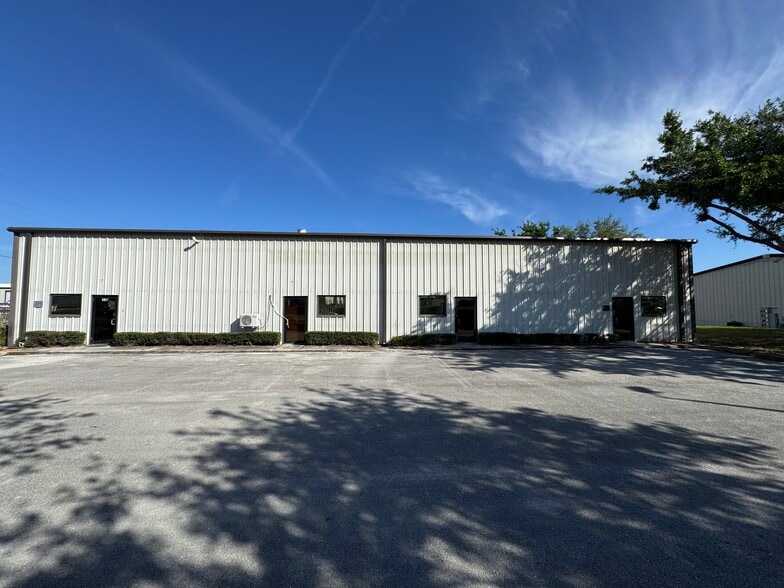 110 Commercial Pl, Sebring, FL à louer - Photo du bâtiment - Image 1 de 11