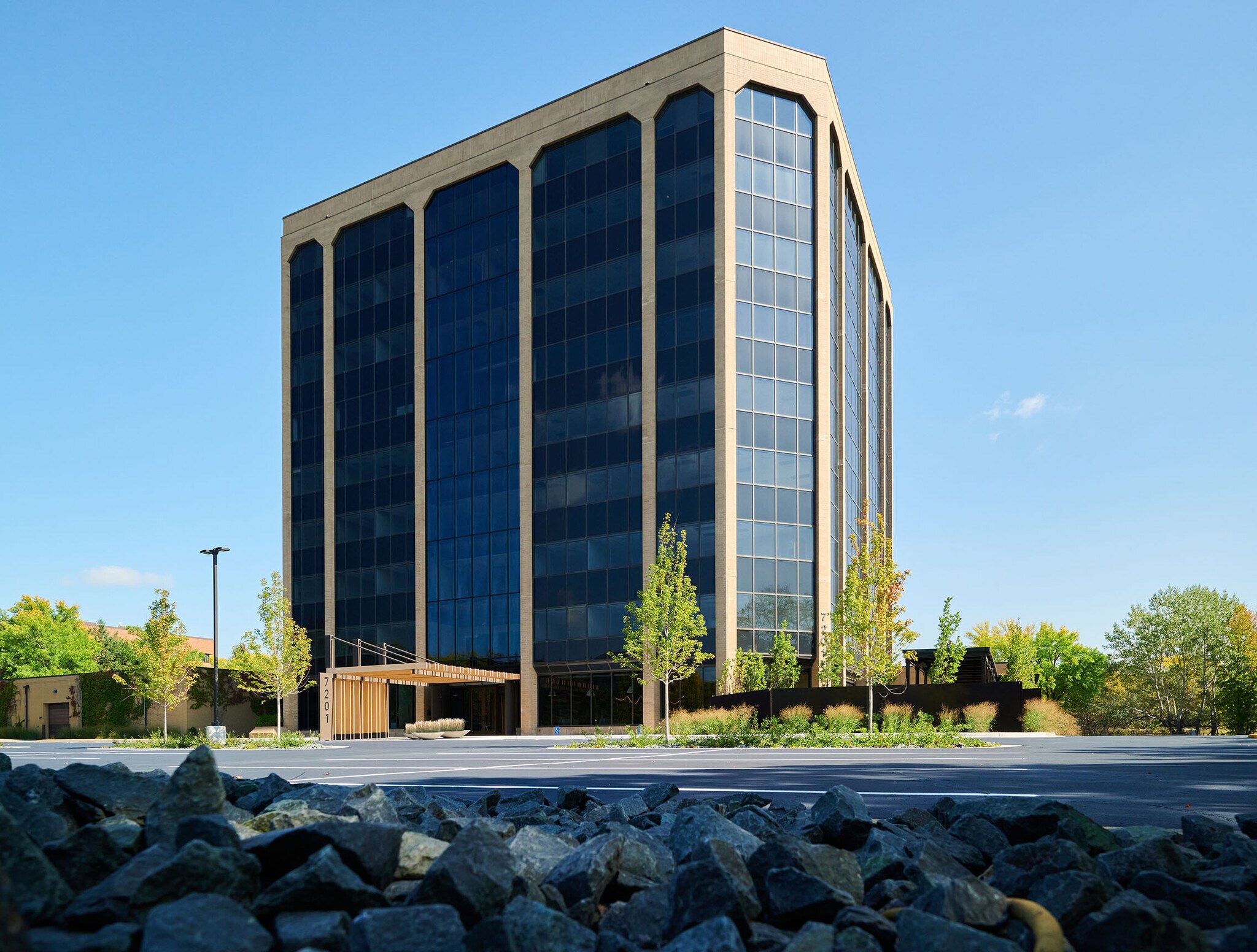 7101 Metro Blvd, Edina, MN à louer Photo du bâtiment- Image 1 de 27