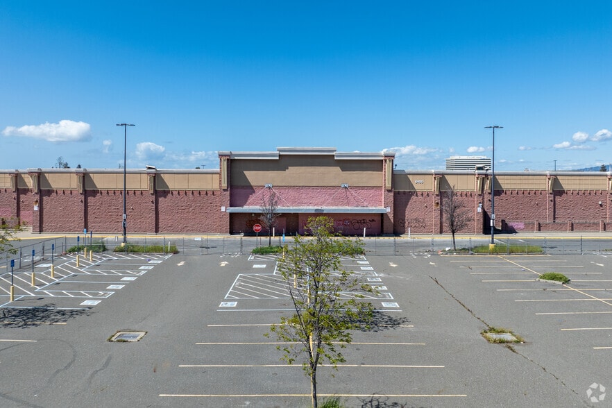 8400 Edgewater Dr, Oakland, CA for lease - Building Photo - Image 3 of 6