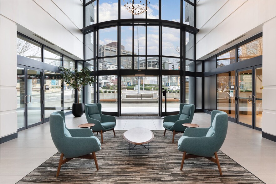 155 108th Ave NE, Bellevue, WA à louer - Hall d’entrée - Image 3 de 8