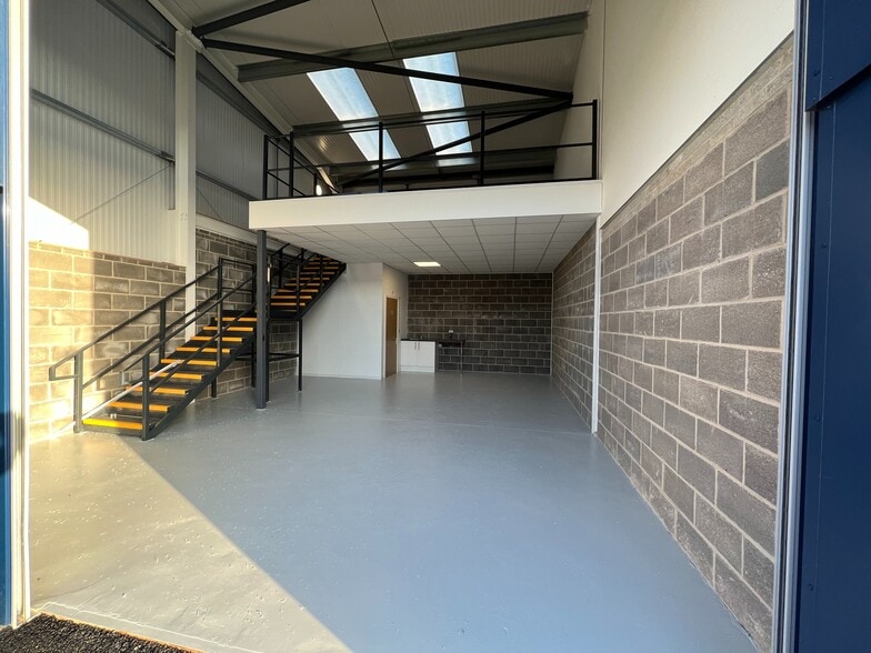 Unit 17 Terminus Rd, Chichester for lease - Interior Photo - Image 2 of 8
