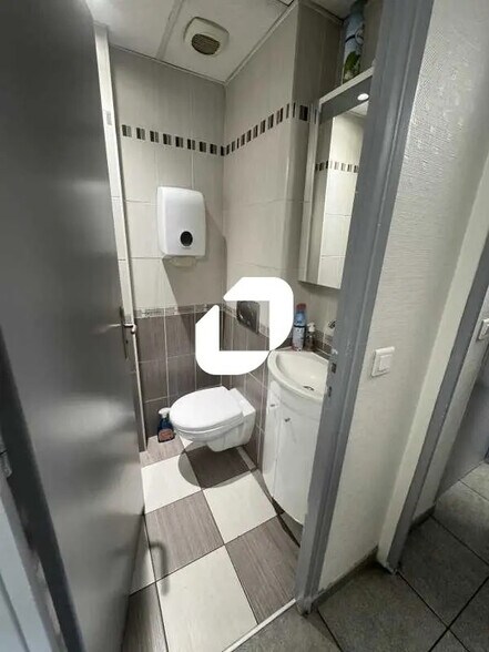 Bureau dans Bobigny à louer - Photo du bâtiment - Image 3 de 8