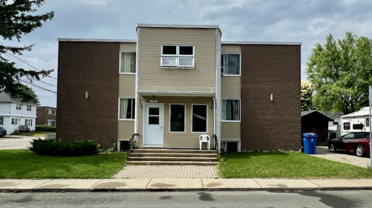 100 Rue Patry, Trois-Rivières, QC for sale Primary Photo- Image 1 of 1