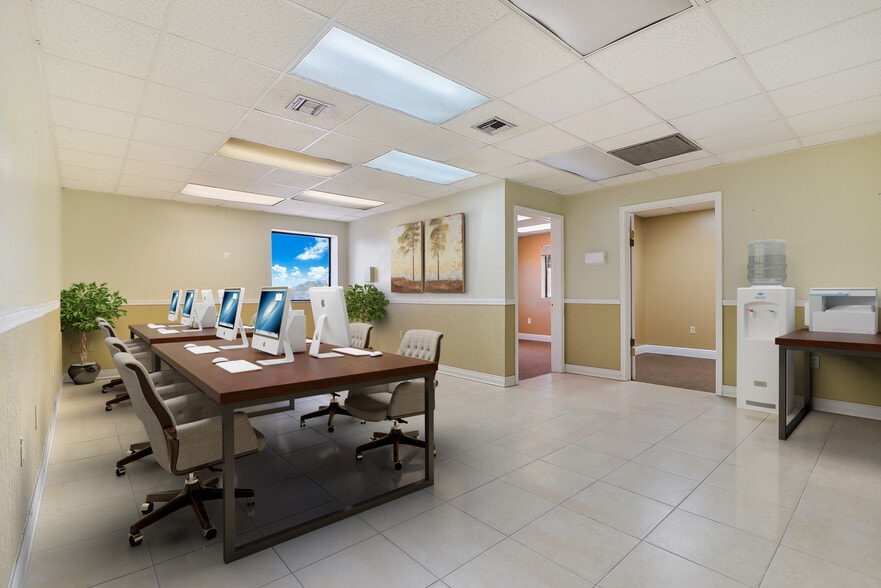 15291-15327 NW 60th Ave, Miami Lakes, FL for lease - Interior Photo - Image 3 of 6
