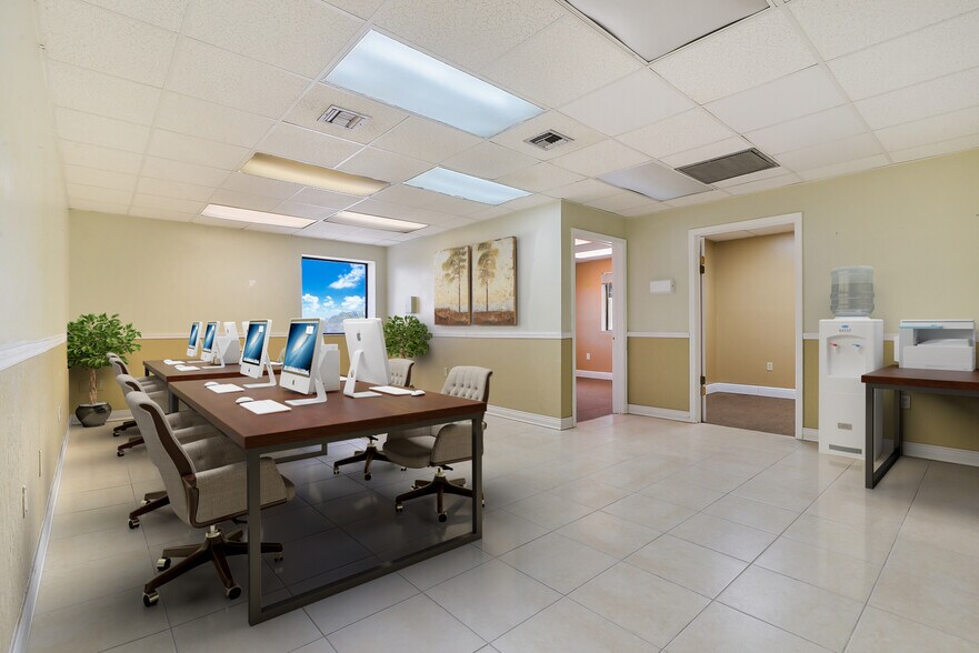 15291-15327 NW 60th Ave, Miami Lakes, FL à louer - Photo intérieure - Image 2 de 3