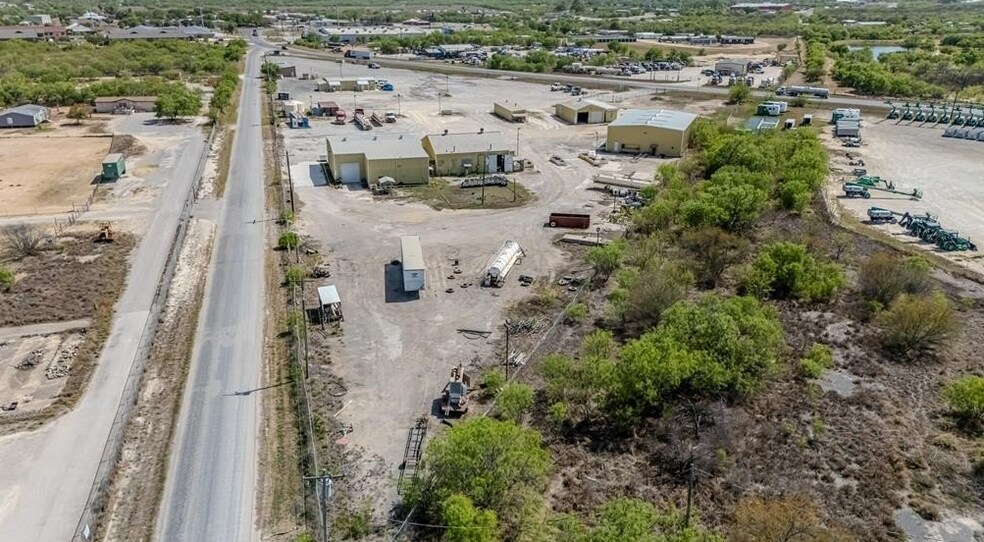 255 Loop 517, Carrizo Springs, TX for sale - Building Photo - Image 2 of 14