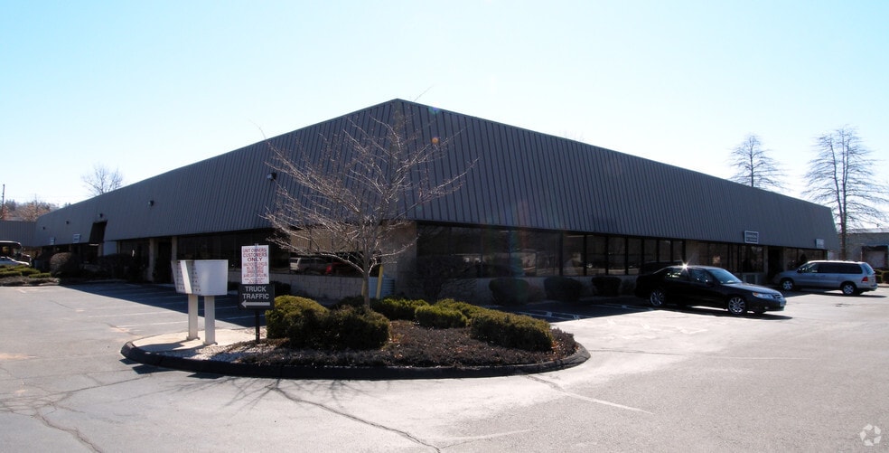 170-212 N Plains Industrial Rd, Wallingford, CT for sale - Primary Photo - Image 1 of 15