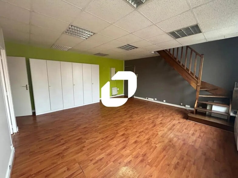 Bureau dans Joinville-le-Pont à louer - Photo intérieure - Image 2 de 10