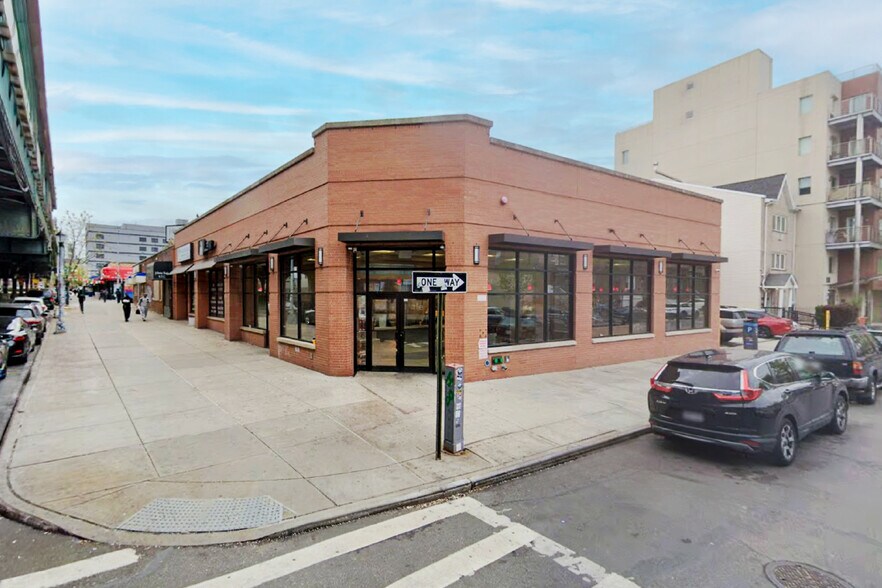 3261-3267 Westchester Ave, Bronx, NY for lease - Building Photo - Image 1 of 3