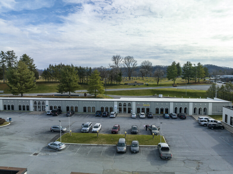 1241 Volunteer Pky, Bristol, TN for lease - Building Photo - Image 2 of 8