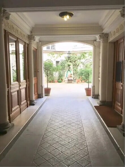 Bureau dans Paris à vendre - Photo du bâtiment - Image 2 de 10