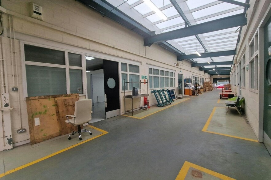 Wade Rd, Basingstoke for lease - Interior Photo - Image 3 of 4