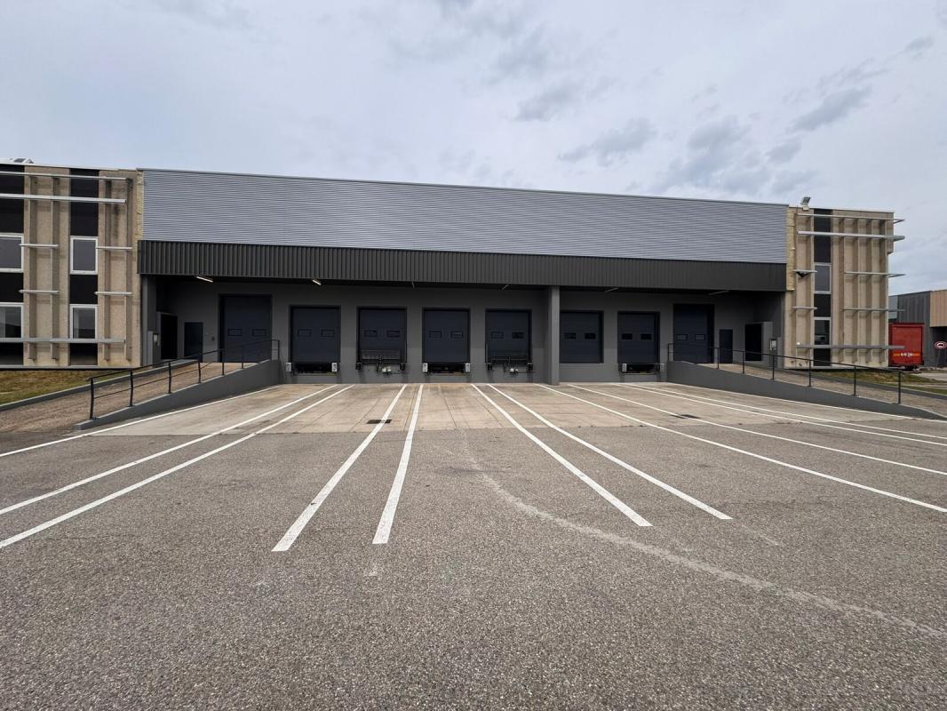 Flex in Corbas for lease Building Photo- Image 1 of 17