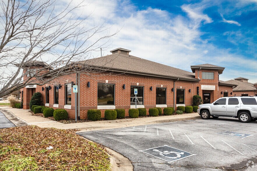 1479 Executive Pl, Springdale, AR for sale - Building Photo - Image 2 of 33