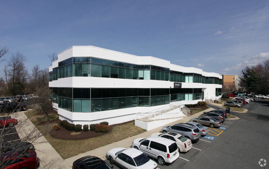 9315 Largo Dr W, Upper Marlboro, MD à louer - Photo du bâtiment - Image 3 de 5