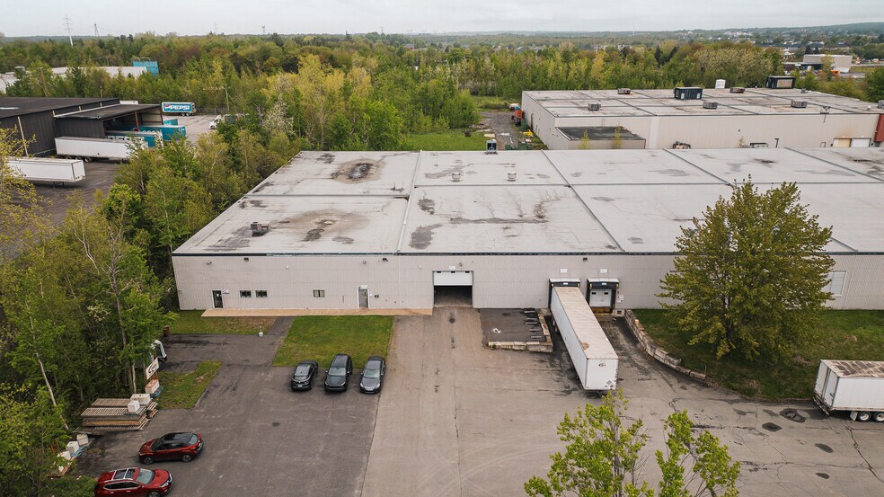 780 Rue Georges-Cros, Granby, QC à louer - Photo du bâtiment - Image 2 de 8