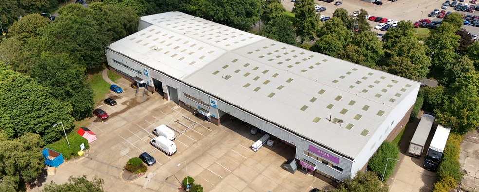 Units 3-6 Caley Close portfolio of 2 properties for sale on LoopNet.ca - Building Photo - Image 3 of 3