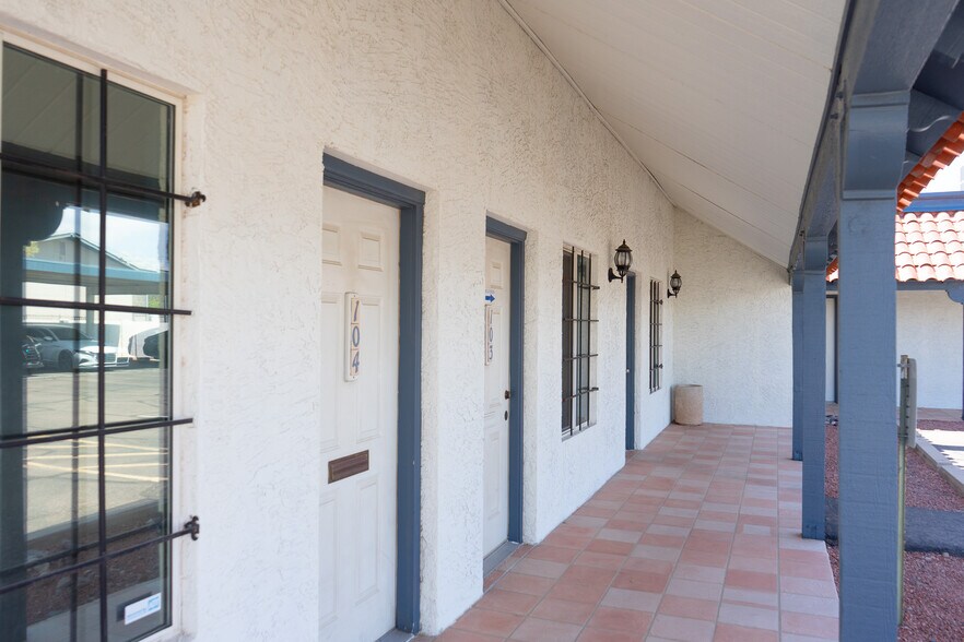 3030 E Cactus Rd, Phoenix, AZ à vendre - Photo du bâtiment - Image 3 de 6