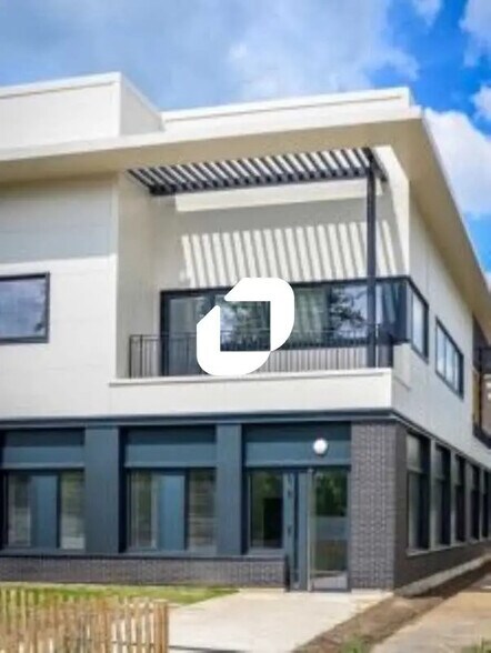 11-15 Rue Des Chevries, Aubergenville à louer - Photo du bâtiment - Image 2 de 11