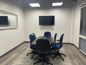 8601 N Black Canyon Hwy, Phoenix, AZ for lease Interior Photo- Image 1 of 3