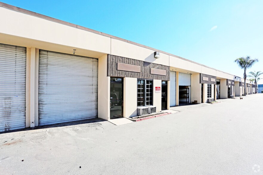 1121 Wakeham Ave, Santa Ana, CA à vendre - Photo du bâtiment - Image 3 de 4