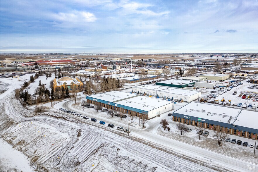 4502-4516 10 St NE, Calgary, AB à louer - Aérien - Image 3 de 3