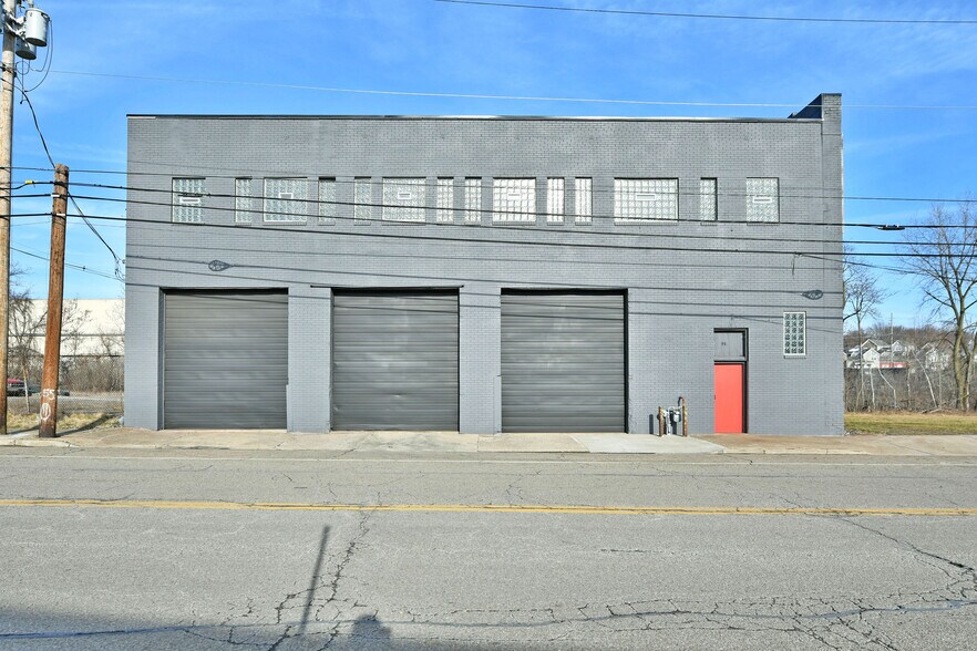 944 W Rayen Ave, Youngstown, OH à vendre - Photo du bâtiment - Image 1 de 35