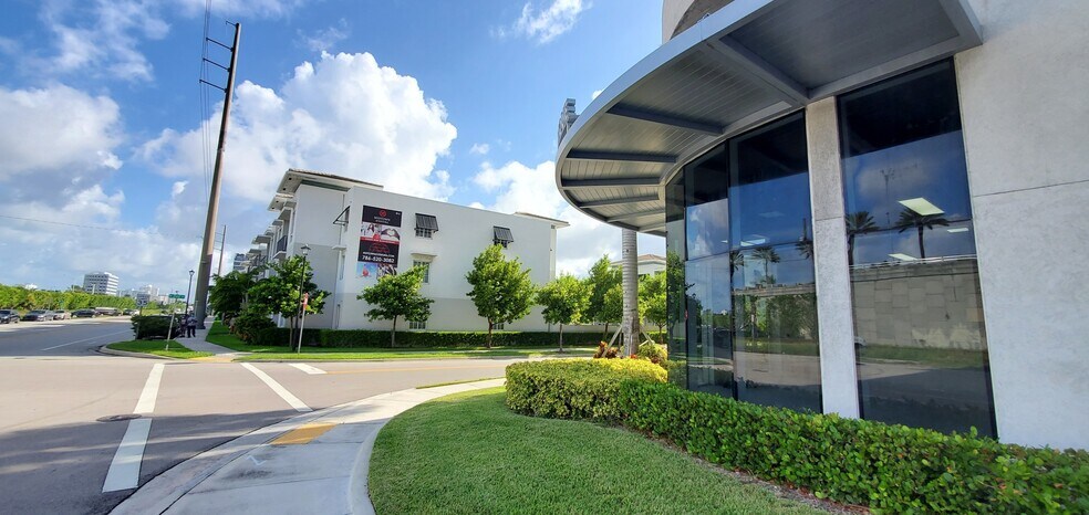 20200 W dixie Hwy, Aventura, FL à louer - Photo du bâtiment - Image 3 de 18